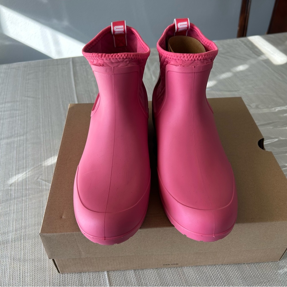 UGG CHEVONNE RAIN BOOTS - Picture 8 of 8